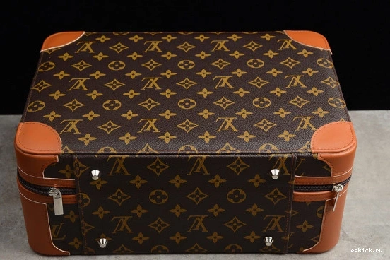 Rep EP 1 AQ0818-158 AIR JORDAN O-W -LouiV CASE) (WITH AQ0818-158 0108